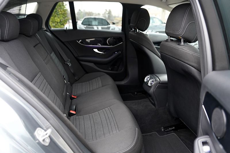 Mercedes-Benz Třídy C C 350e Plug -in hybrid/280PS - fotka 27 z 40