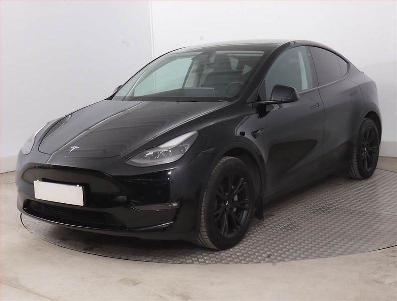 Tesla Model Y (2021) Long Range AWD 75kWh, SoH 92% - fotka 2 z 21
