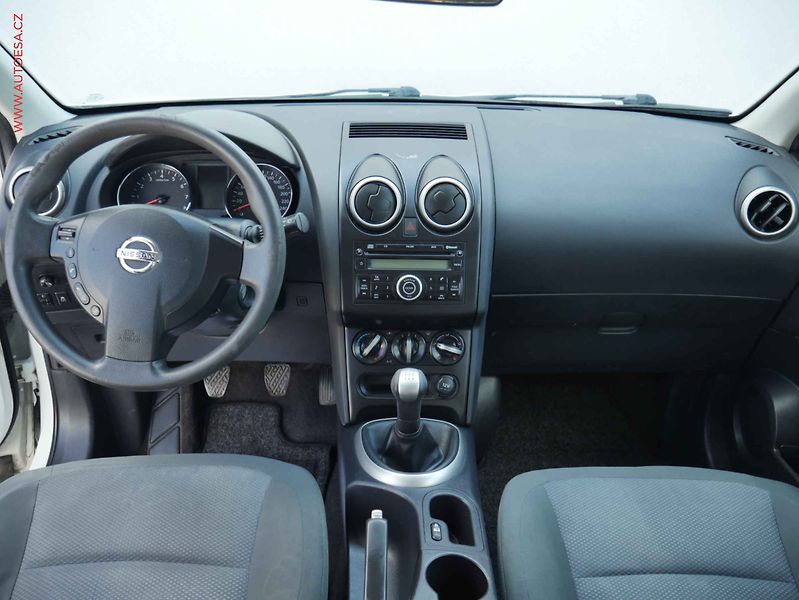 Nissan Qashqai (2011) 1.6, ČR, AC - fotka 8 z 14
