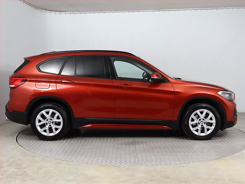 BMW X1 (2020) xDrive18d - fotka 6 z 23