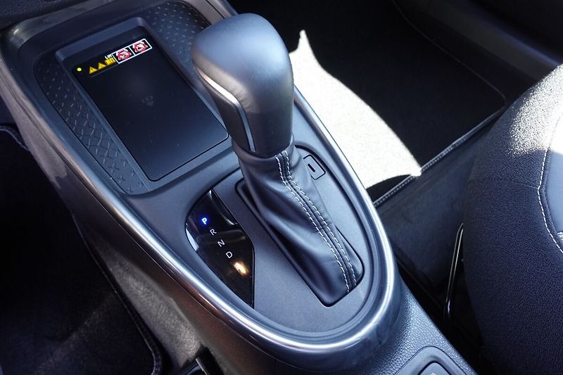 Toyota Aygo 1,5 HEV GR SPORT - fotka 19 z 33