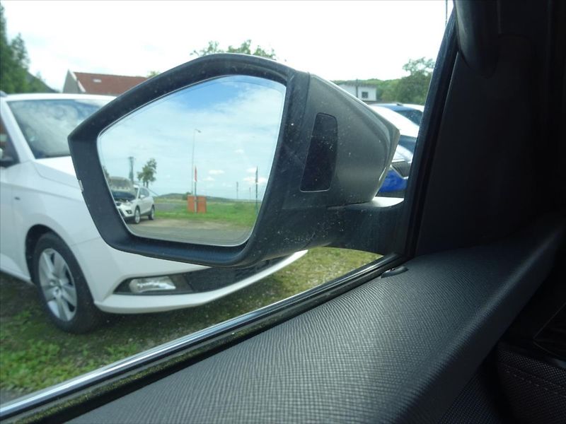 Škoda Octavia 1,0 TSI 81 kW Business - fotka 25 z 33