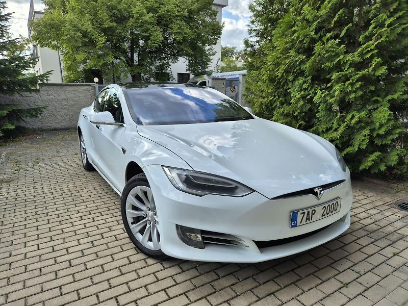 Tesla Model S (2017) 90D AWD Nabíjení zdarma - fotka 4 z 26