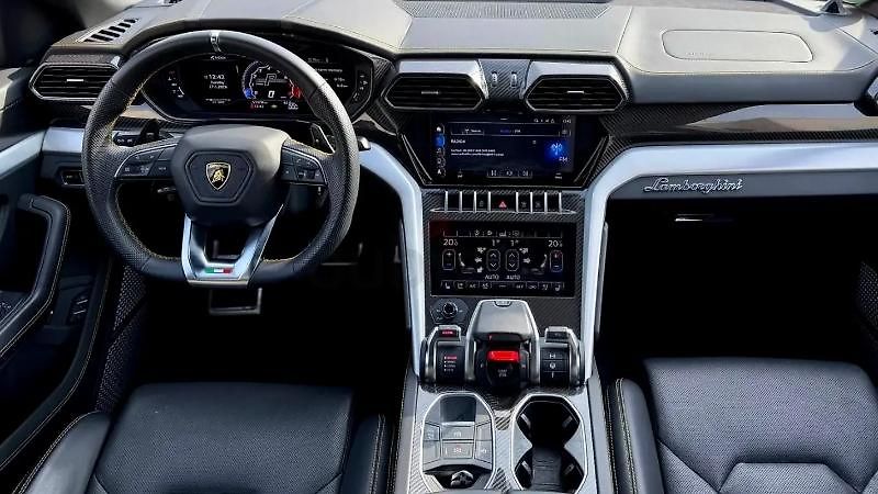 Lamborghini Urus (2020) Vysoce výkonné SUV V8 - fotka 5 z 13