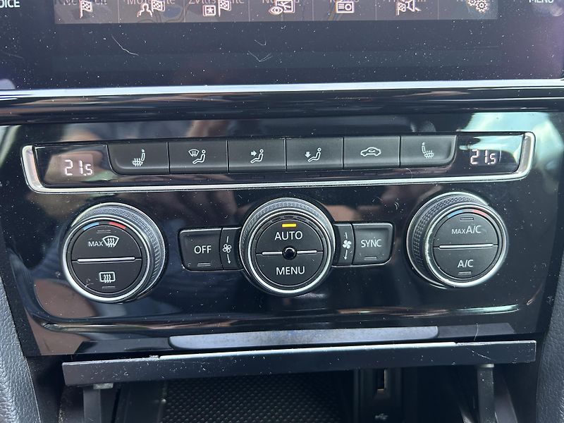 Volkswagen Golf (2019) 2.0 TDi 110 KW servisni kniha - fotka 19 z 29