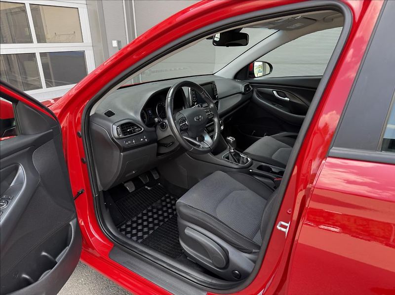 Hyundai i30 1,4 i  WG Trikolor Komfort - fotka 8 z 28