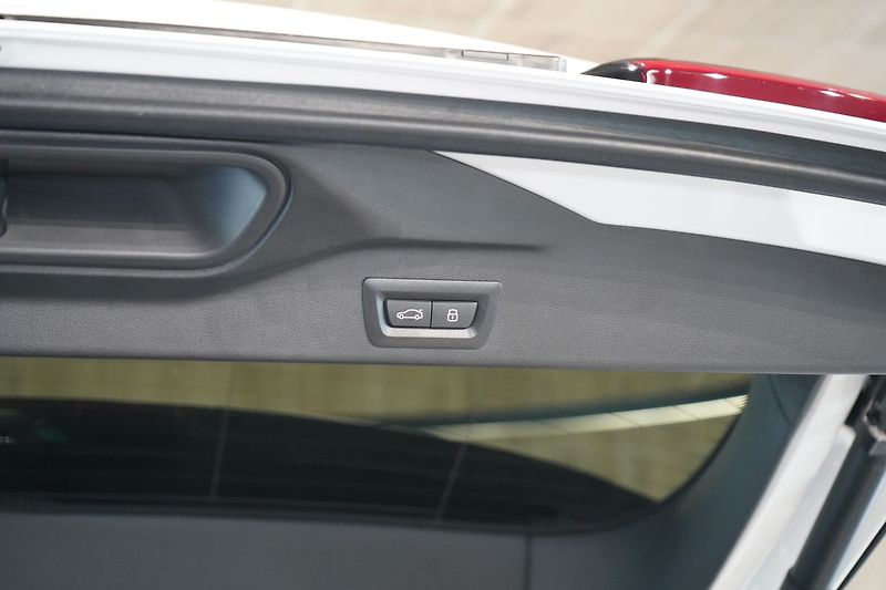 BMW X5 40d xDrive, Vzduch, Tažné, HUD - fotka 16 z 47