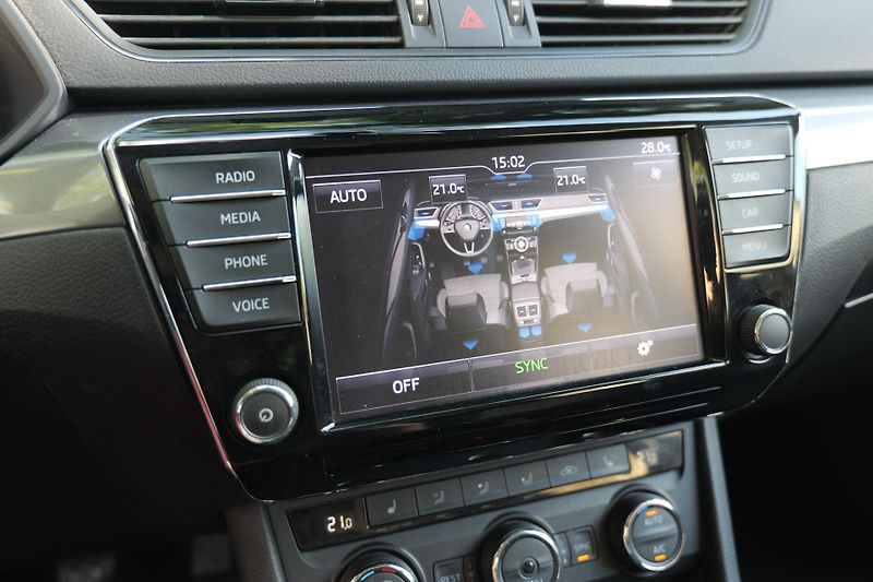 Škoda Superb 1.4 TSI Smartlink DAB PDC - fotka 23 z 28