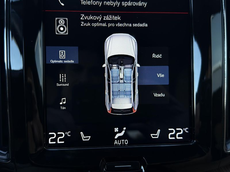 Volvo XC60 T5 AWD // MOMENTUM PRO  - fotka 38 z 49