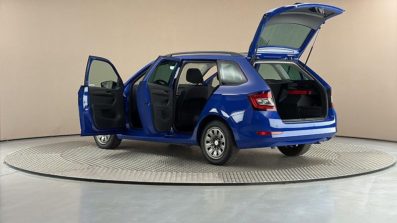 Škoda Fabia 1.0 TSI Black Combi - fotka 7 z 24