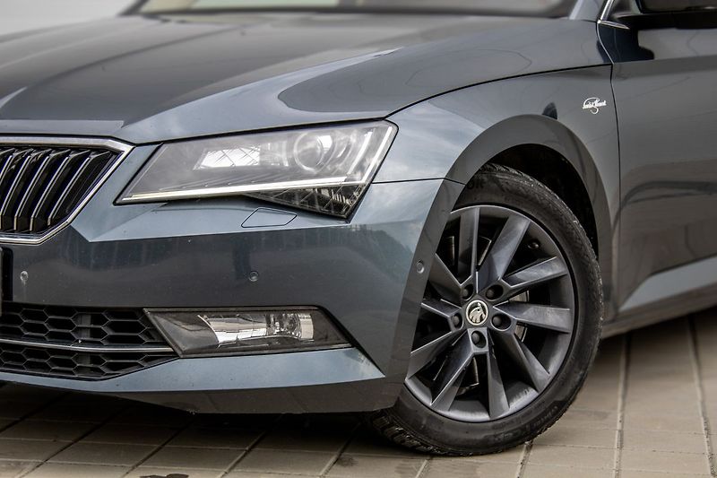 Škoda Superb Laurin Klement - fotka 7 z 44