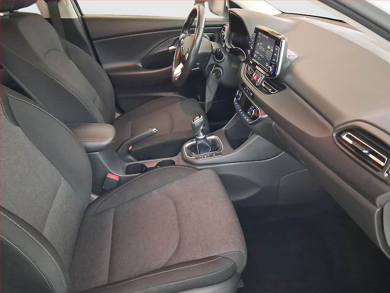 Hyundai i30 (2020) Family Smart 1.5 T-GDI MHEV - fotka 9 z 23