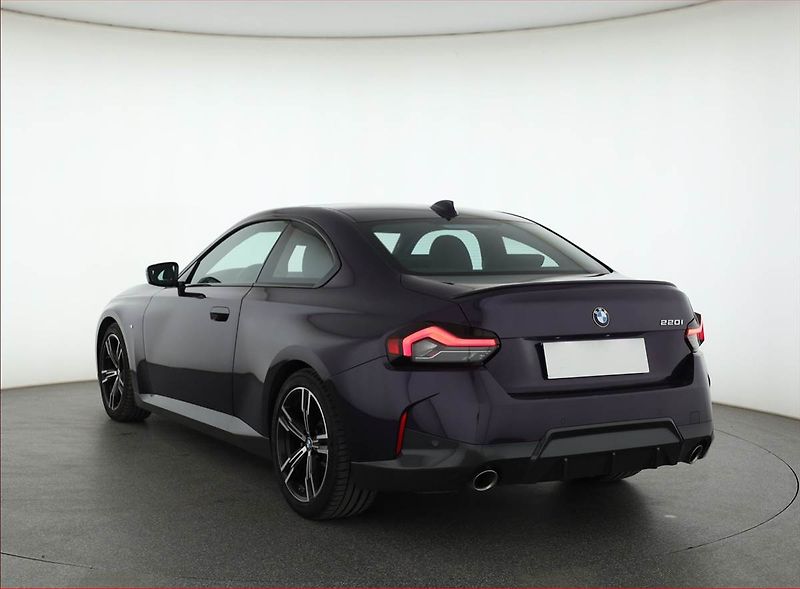 BMW Řada 2 (2022) 220 i - fotka 4 z 24