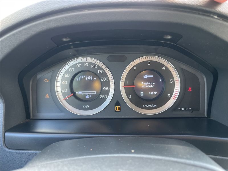 Volvo XC70 2,4 D5 151kw AWD Geartronic Mo - fotka 15 z 35