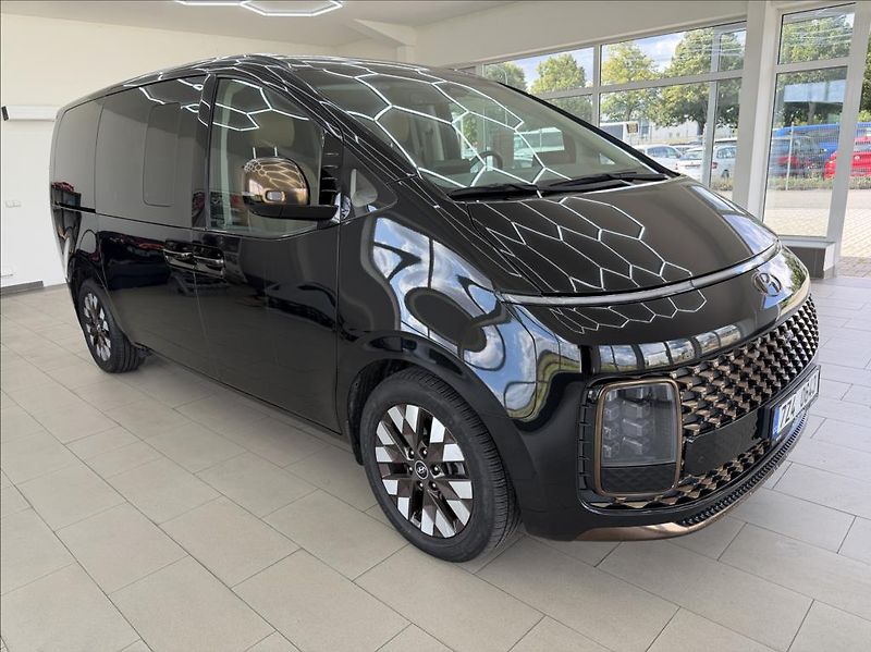 Hyundai Staria 2,2 CRDi, Signature 4WD, 7míst - fotka 2 z 24