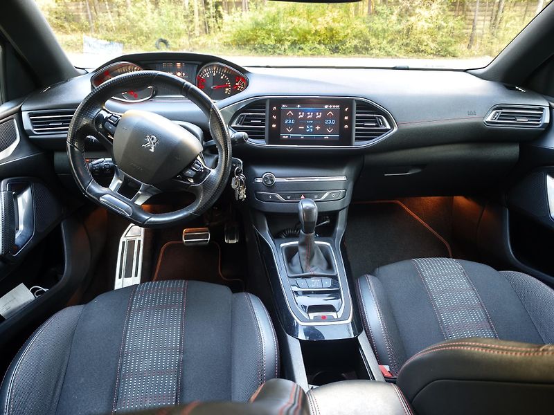 Peugeot 308 (2018) - fotka 10 z 21
