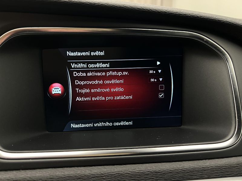 Volvo V40 D2 MOMENTUM - fotka 31 z 34