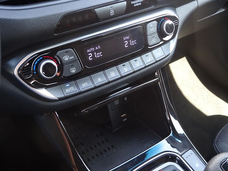 Hyundai i30 1.5 T-GDI 103kW DCT N-Line - fotka 17 z 20