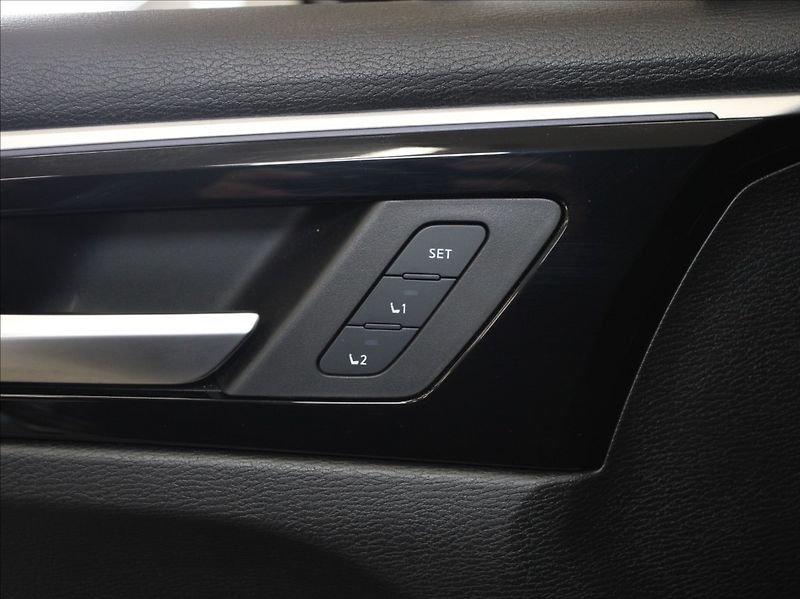 Mitsubishi Outlander 2,4 PHEV AWD Instyle TAŽNÉ - fotka 19 z 30