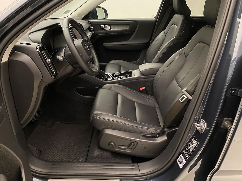 Volvo XC40 B4 AWD INSCRIPTION AUT CZ - fotka 3 z 42