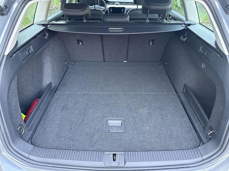 Volkswagen Passat (2021) Variant 1.5 TSI DSG Elegance - fotka 29 z 30