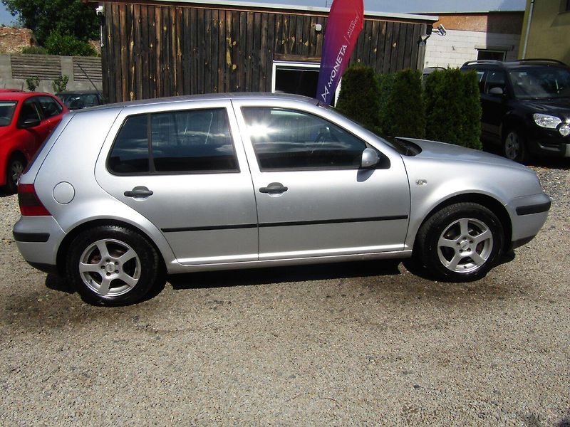 Volkswagen Golf (2002) 1.4 16V KLIMA FUNKČNÍ - fotka 9 z 34