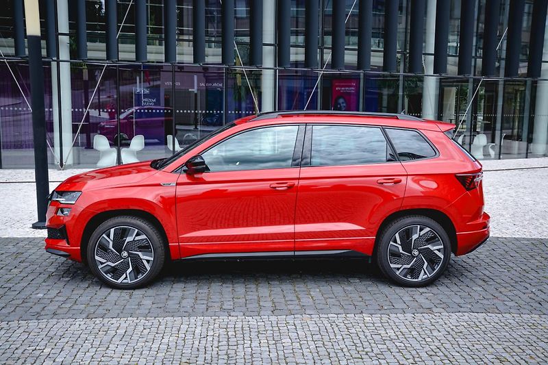 Škoda Karoq (2023) Sportline Exclusive 2,0 TSI 14 - fotka 22 z 37