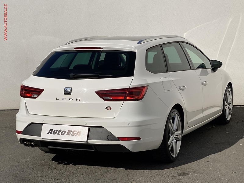 Seat Leon (2019) 2.0 TDi, FR, DSG, kůže, panor - fotka 4 z 19