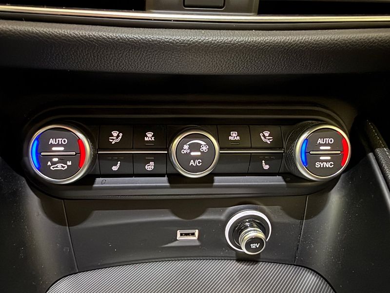 Alfa Romeo Stelvio (2023) 2.2 210 HP Veloce 8AT Q4 - fotka 25 z 32