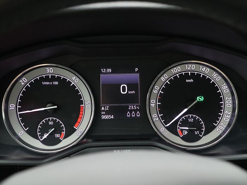Škoda Superb 2,0 TDI 140kW DSG L&K Xenon - fotka 17 z 36