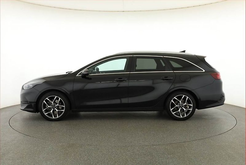 Kia Ceed (2024) 1.5 T-GDI - fotka 3 z 19