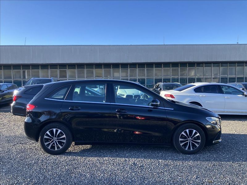 Mercedes-Benz Třídy B 1,3 Distronic Pano CarPlay - fotka 7 z 23