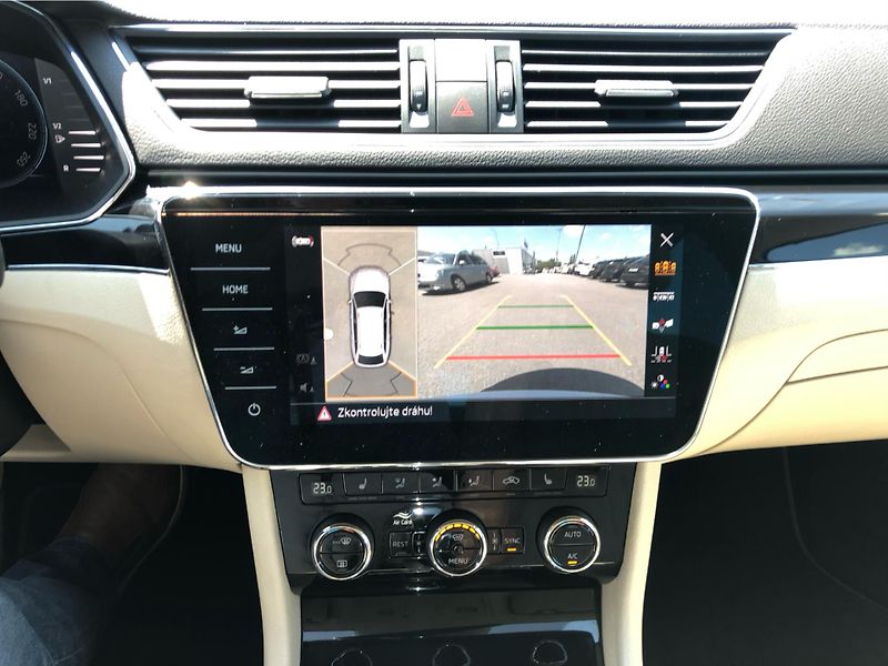 Škoda Superb Combi 2,0 TDI L&K TD 147 kW DS - fotka 21 z 30