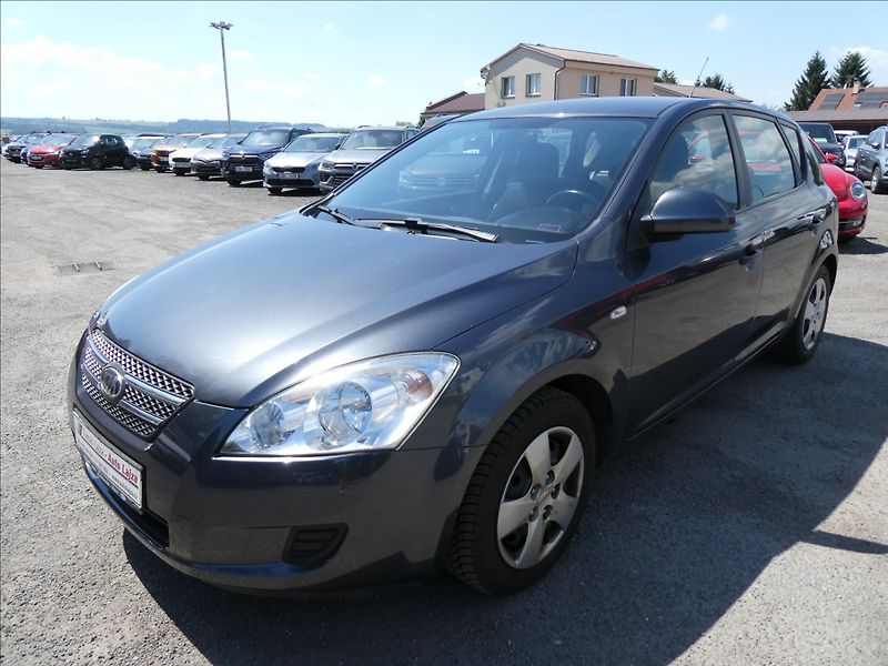 Kia Ceed 1,4 i 80kW klima, 1.majitel - fotka 3 z 32