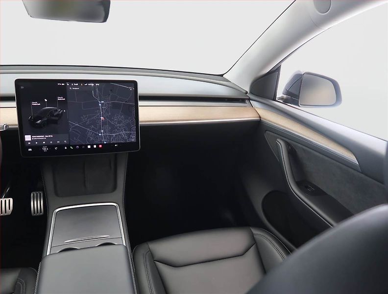 Tesla Model Y (2023) Performance 79kWh, SoH 93% - fotka 8 z 33
