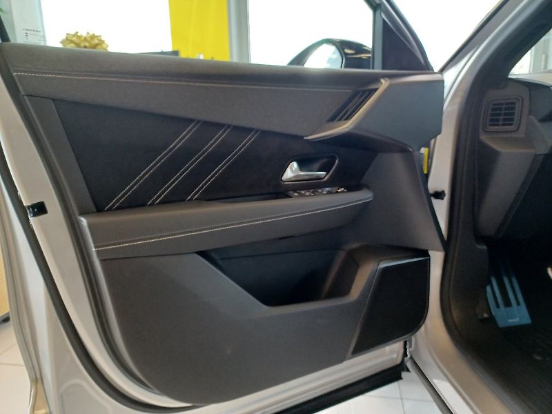 Opel Grandland Ultimate 1.6T PHEV 165kW/225k - fotka 12 z 30