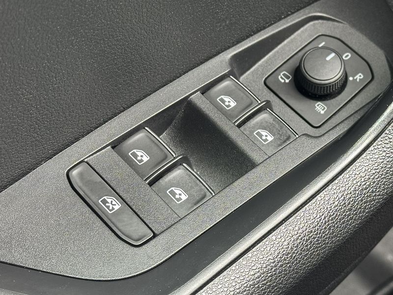 Škoda Karoq (2019) 1.5TSi DSG Style Virtual RZV - fotka 27 z 52