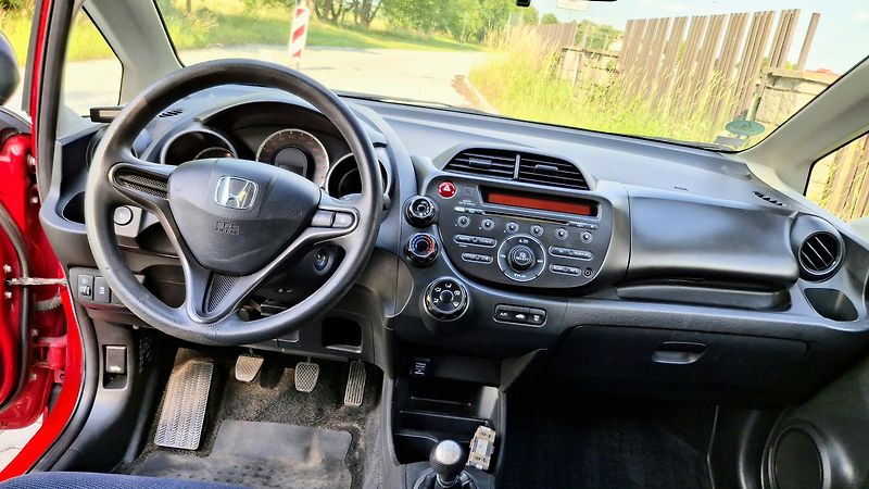 Honda Jazz 1.2 benzin 66 kw Facelit - fotka 21 z 36