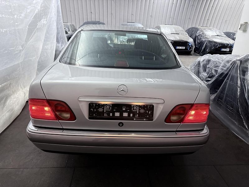 Mercedes-Benz Třídy E (1997) 200i,kompressor,Elegance - fotka 10 z 31