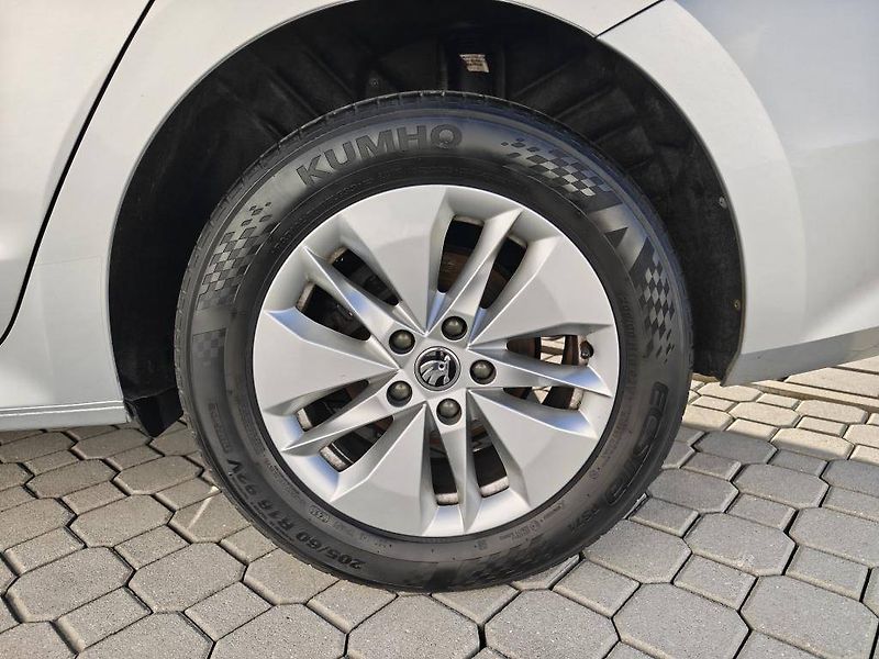 Škoda Octavia Ambition 6MP 2,0TDI - fotka 20 z 22