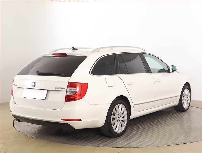 Škoda Superb (2013) 2.0 TDI, Automat, Navi, Xenony - fotka 5 z 20