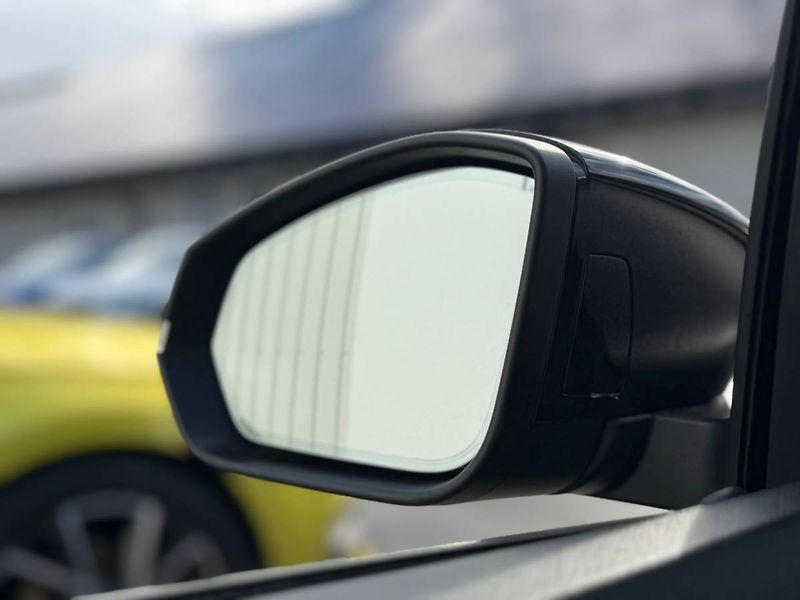 Škoda Fabia Selection 1,0 TSI 70 kW 5° MP - fotka 31 z 35