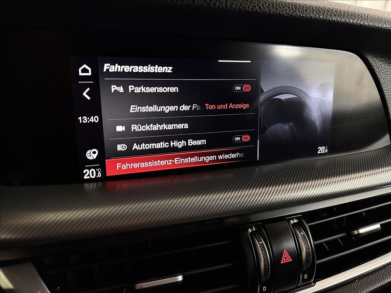 Alfa Romeo Stelvio VELOCE 206kW Q4 PANO LED R21 - fotka 23 z 41