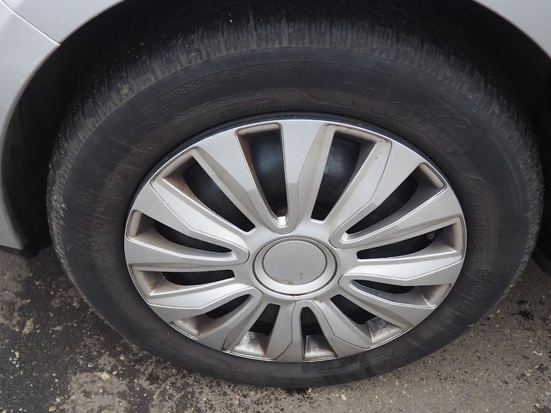 Renault Clio (2008) 1.5 dCi 63 kW - fotka 8 z 30
