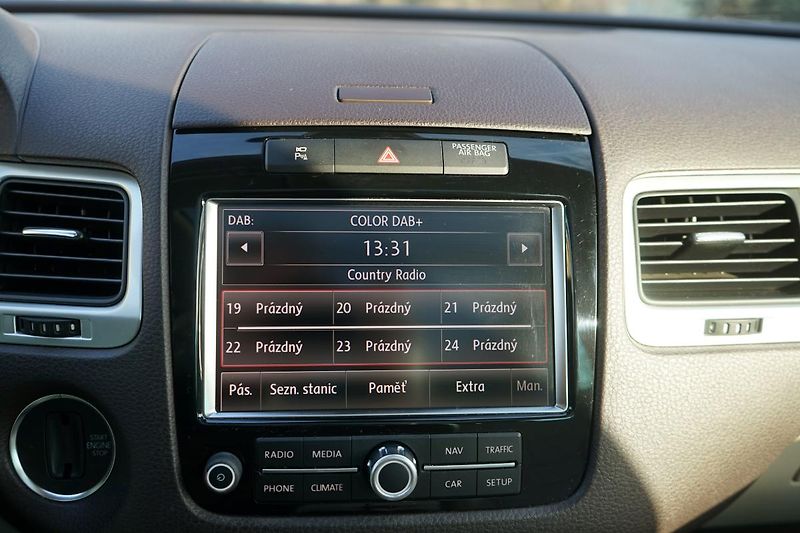 Volkswagen Touareg 180kW Pano 360 Matrix AdTempom - fotka 16 z 33