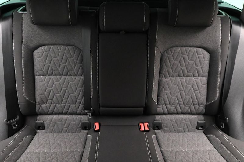 Volkswagen Passat 2,0 TDI 110 kW DSG Business Zá - fotka 29 z 32