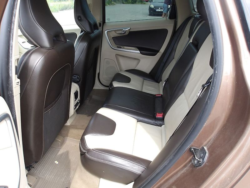 Volvo XC60 (2009) T6 210kW!!! AWD ČR ! AUT.! - fotka 16 z 53
