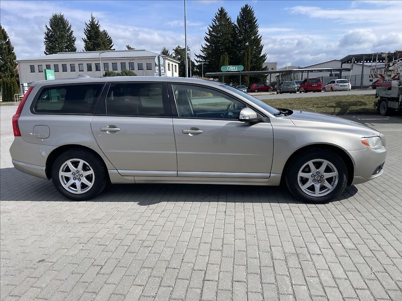 Volvo V70 2,0 d 100kw Momentum Kinetic o - fotka 5 z 31