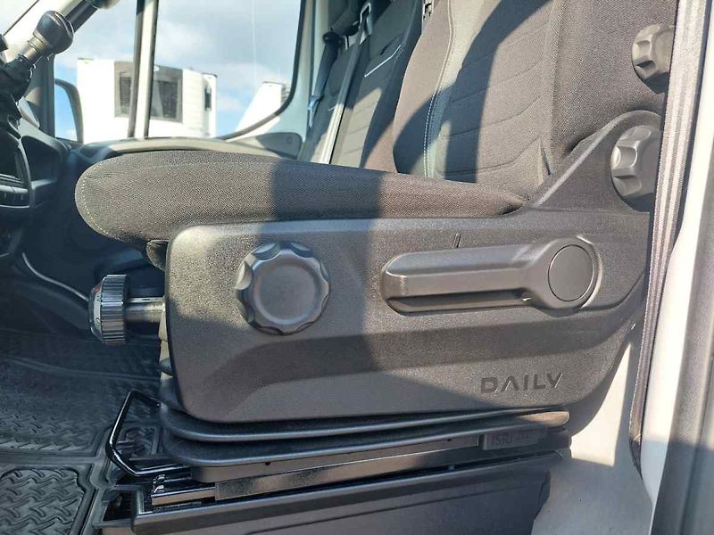 Iveco Ostatní 35S18 L4H2 Pojízdná dílna - fotka 40 z 42