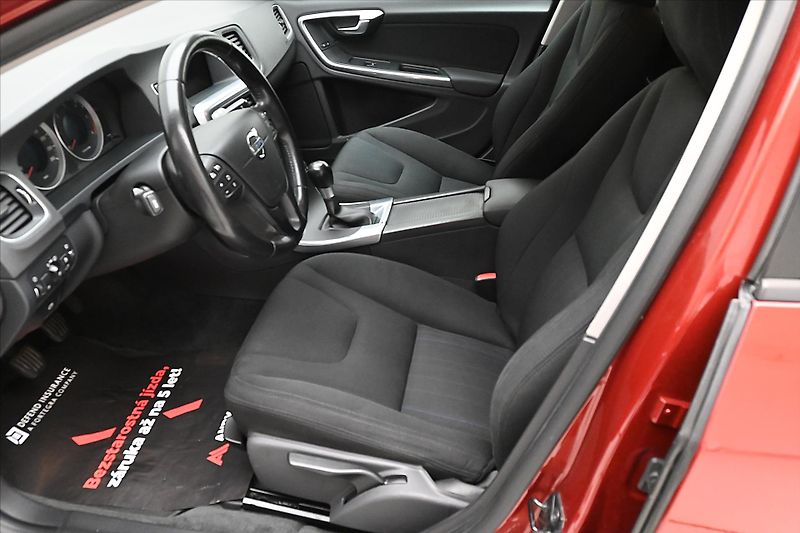 Volvo V60 1,6 D2 84 kW Manuál Kinetic - fotka 13 z 29